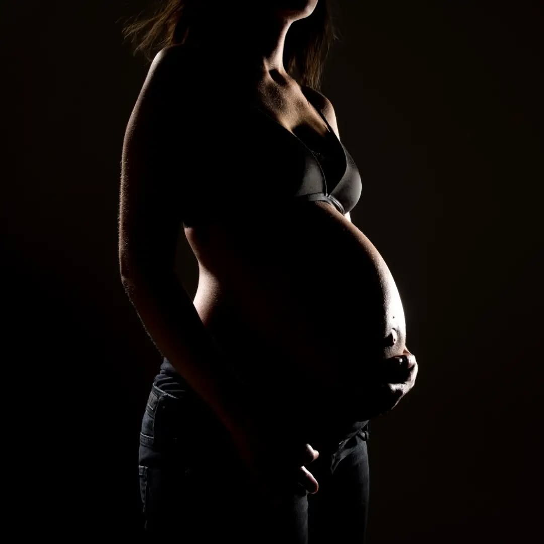 9 ans après cette session de photos de grossesse en studio avec des amis, cette photo est toujours en fond d´écran sur le téléphone du papa.  J´adore créer des souvenirs éternels.
Photos de grossesse en studio.
#photosdegrossesse
#studiopro #pregnante
#PhotographeGrossesse, #Grossesse, #ShootingGrossesse, #PortraitGrossesse, #MaternityPhotography
#Nivelles, #BrabantWallon, #PhotographeBelgique